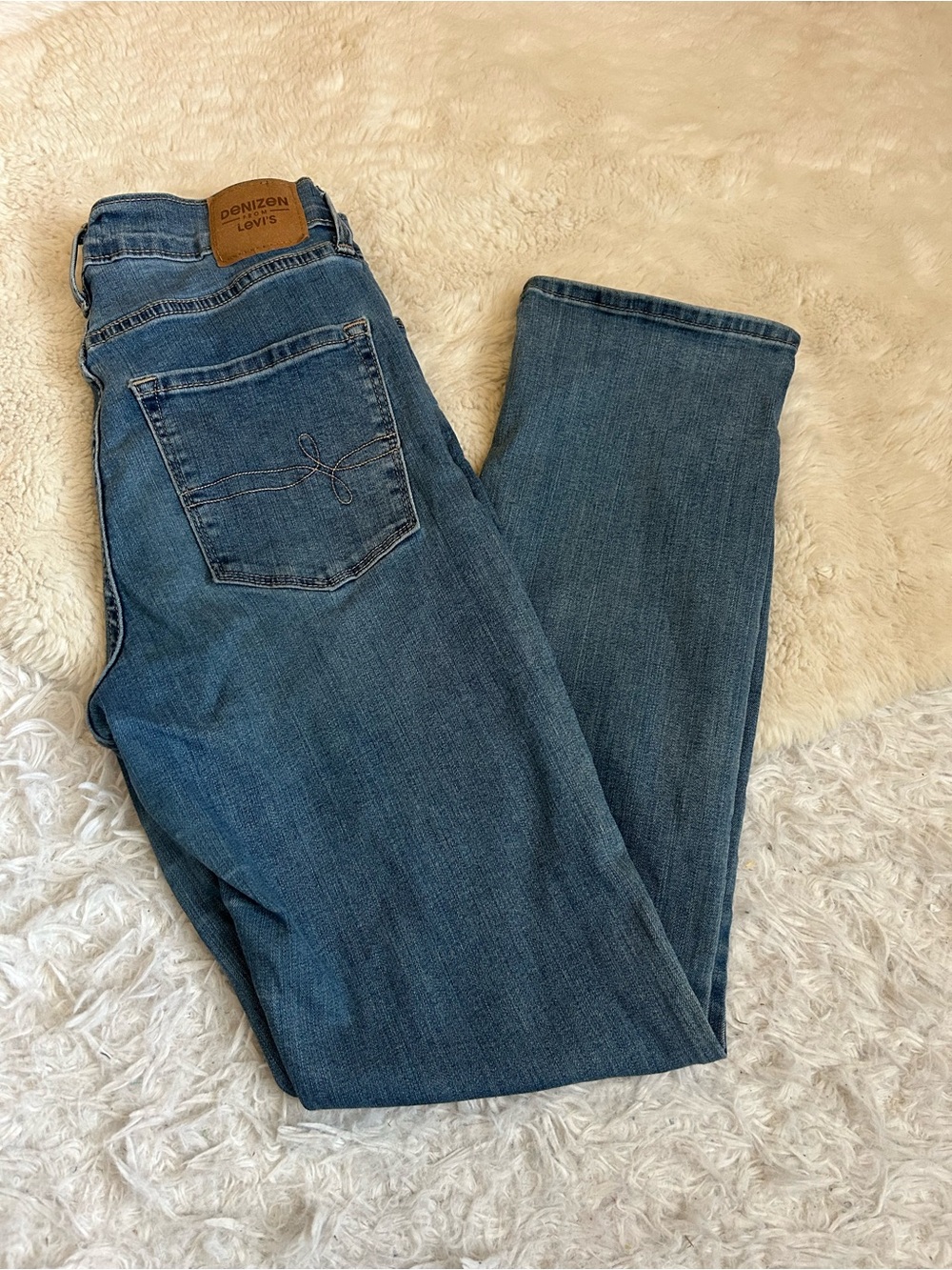 Denizen by Levi’s high rise straight leg stretchy denim jeans woman’s 4 SHORT